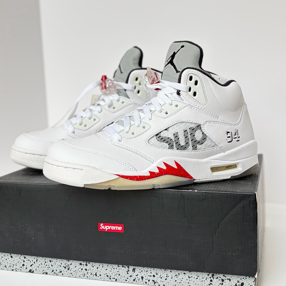 Supreme x Air Jordan Retro 5 White/Black Varsity NIB/NWT - Picture 3 of 14
